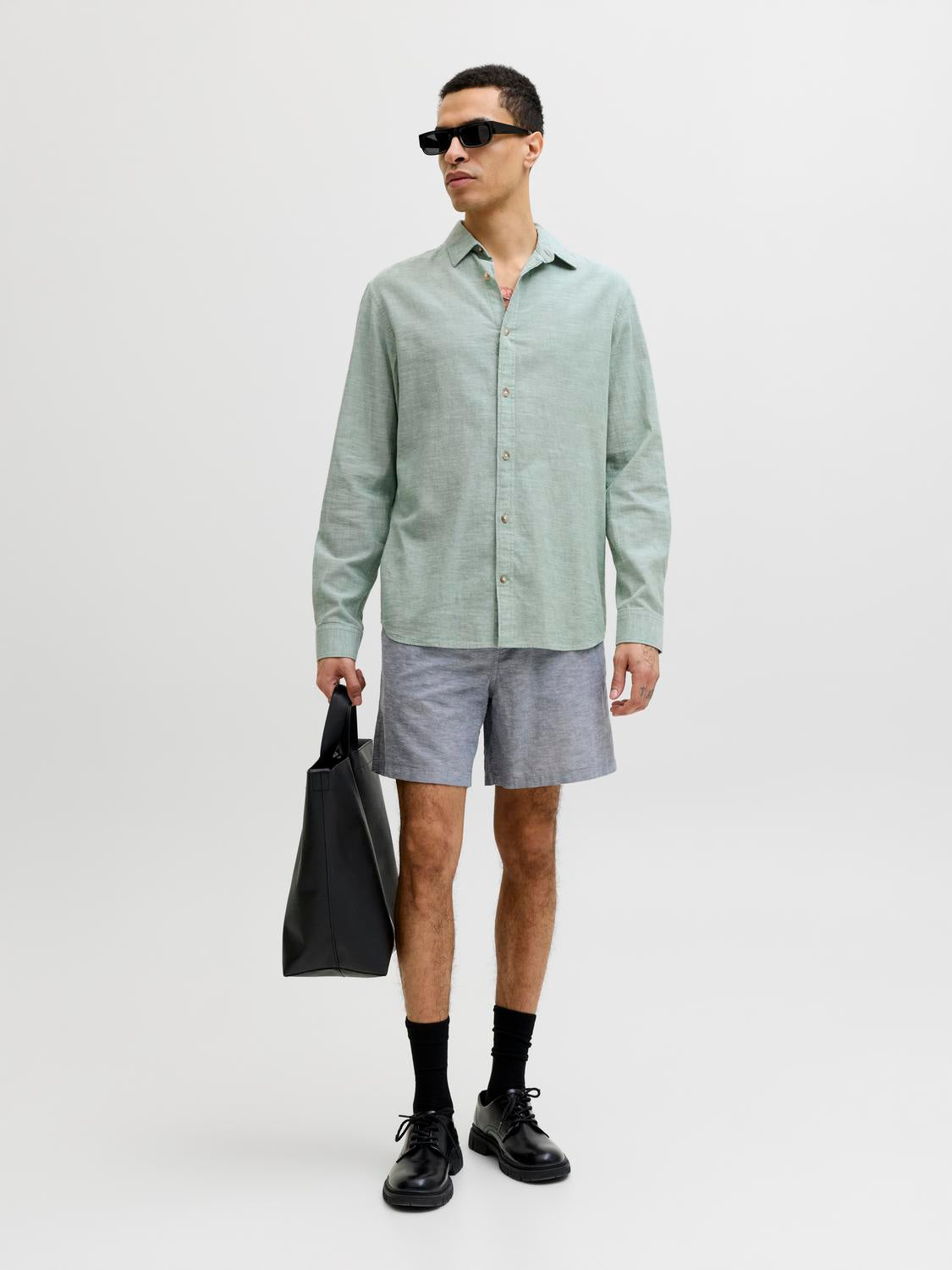 model_shot-front_full
